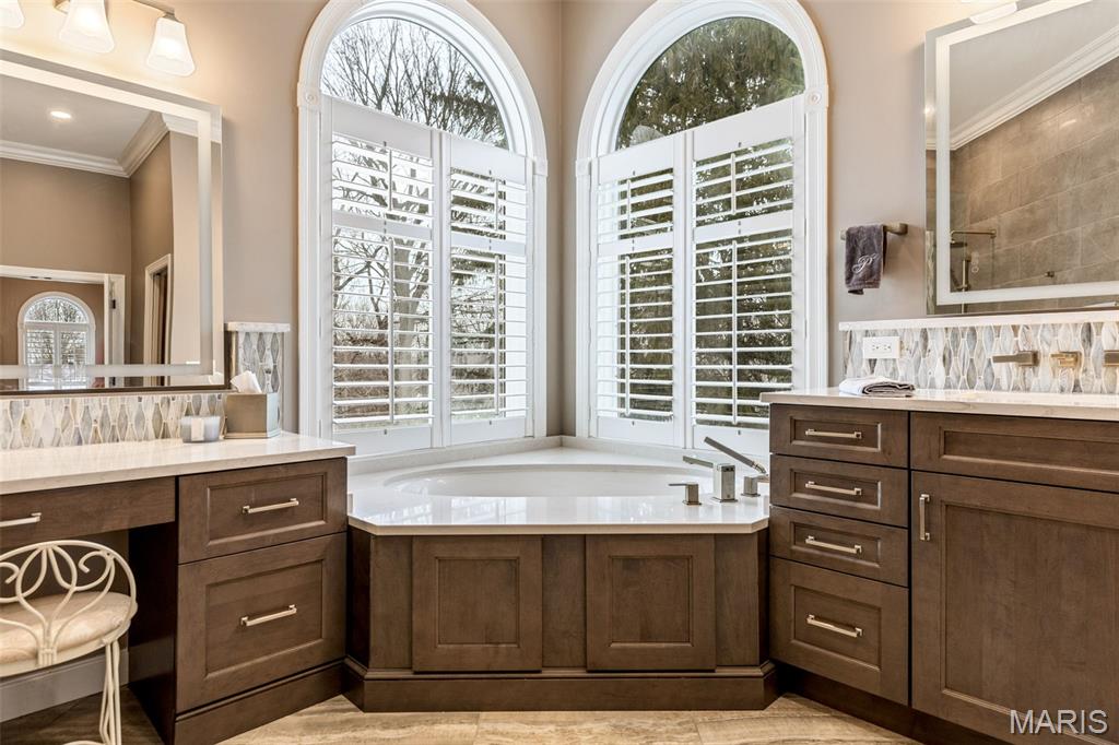 1040 Greystone Manor Parkway