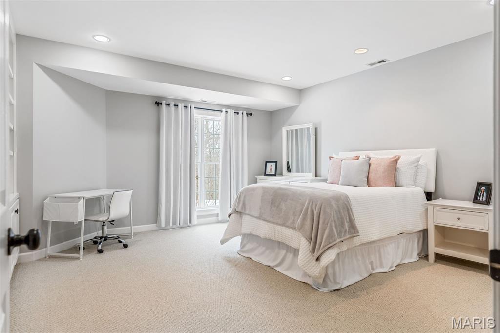 1040 Greystone Manor Parkway