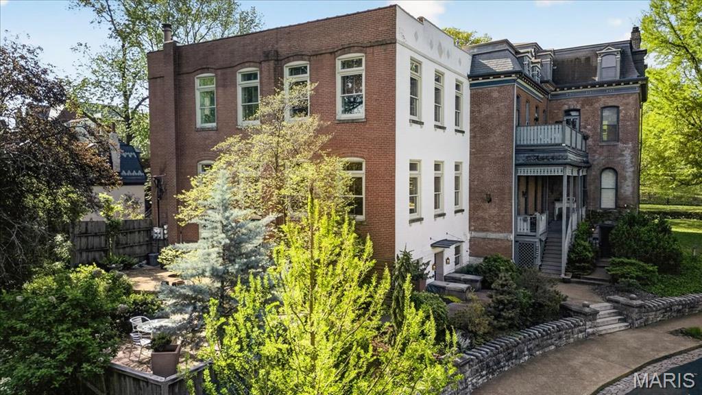 6 Benton Place