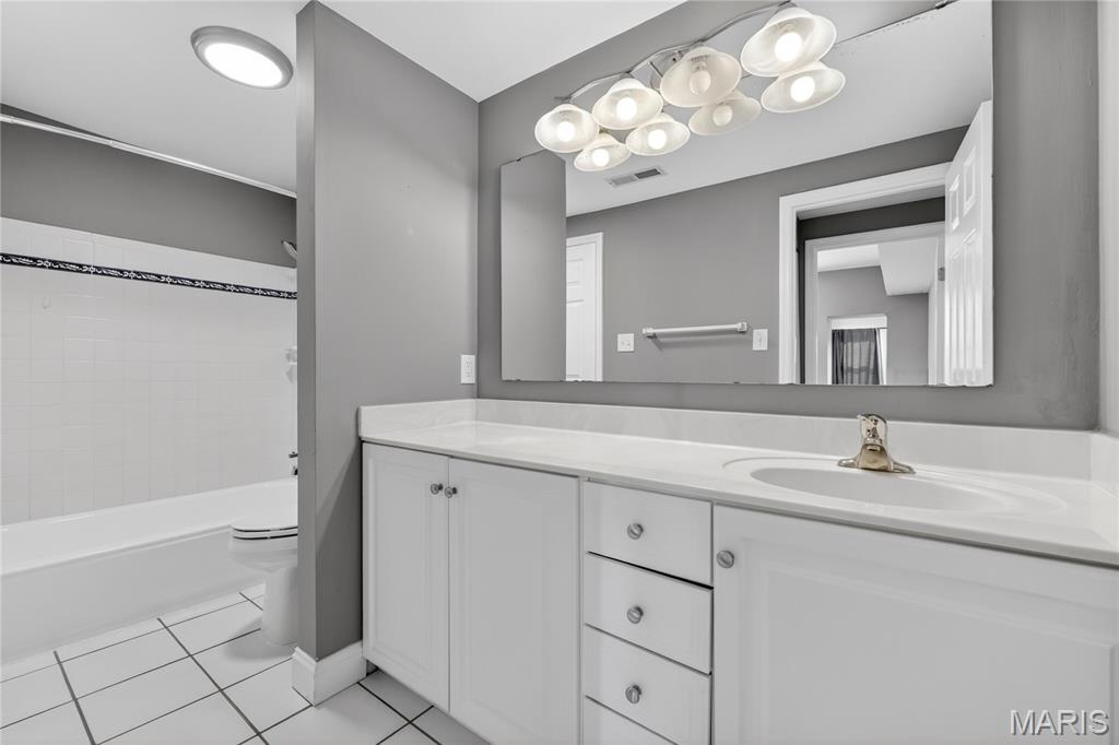 5544 Waterman Boulevard Unit: 3W