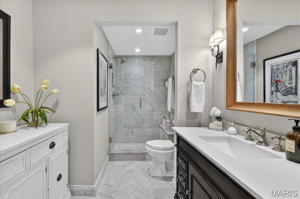 4355 Maryland Avenue Unit: 319