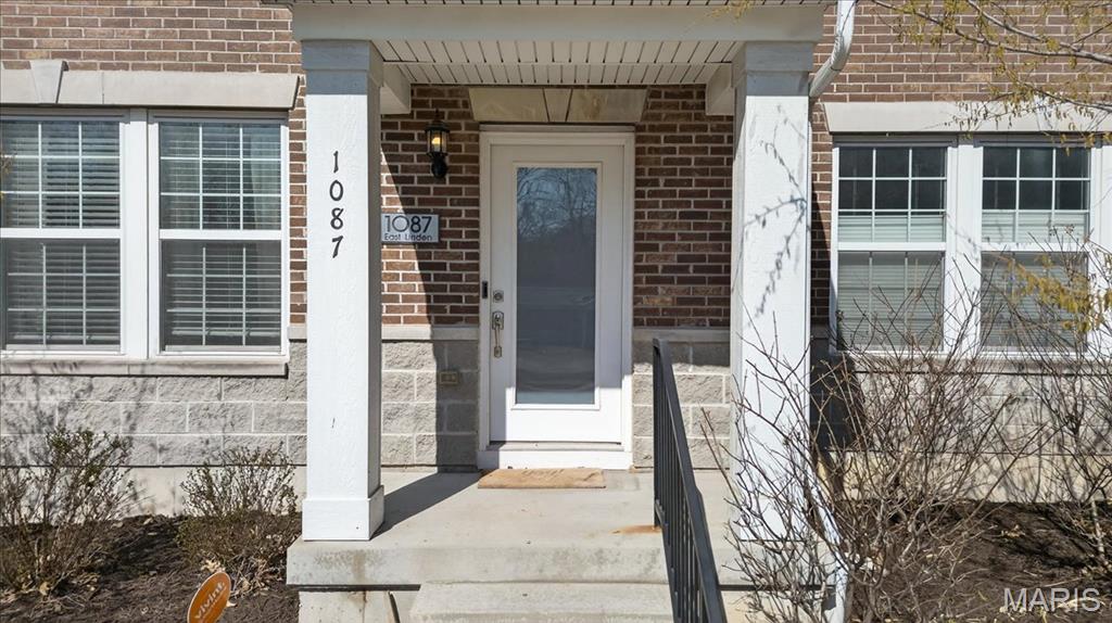 1087 E Linden Avenue