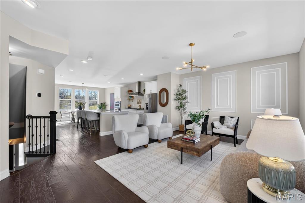 1087 E Linden Avenue