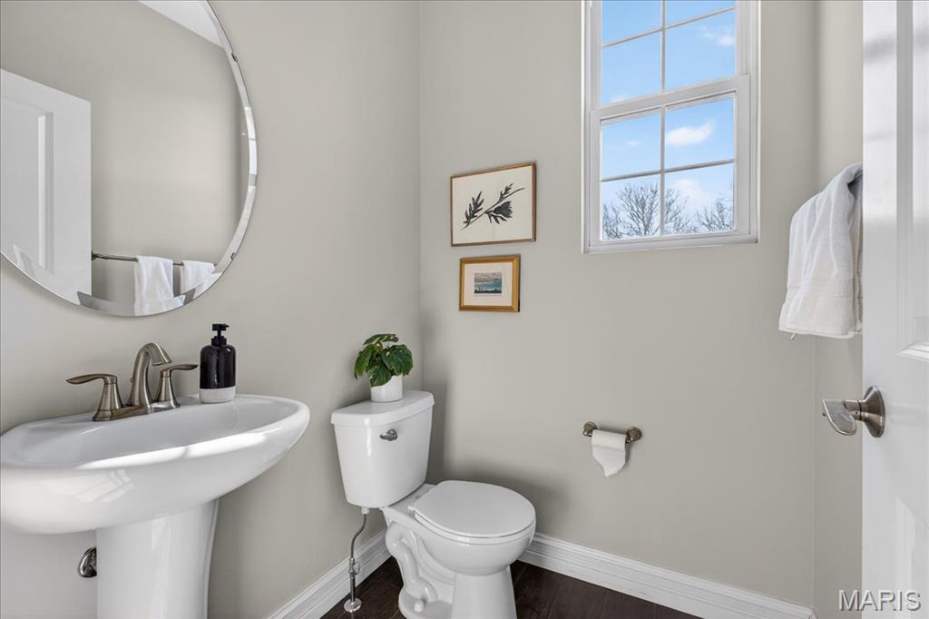 1087 E Linden Avenue