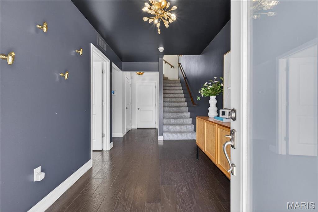 1087 E Linden Avenue