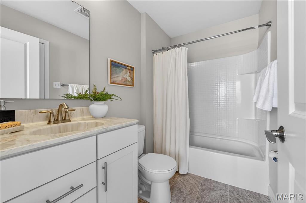 1087 E Linden Avenue