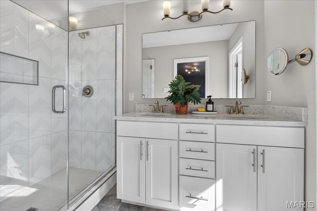 1087 E Linden Avenue