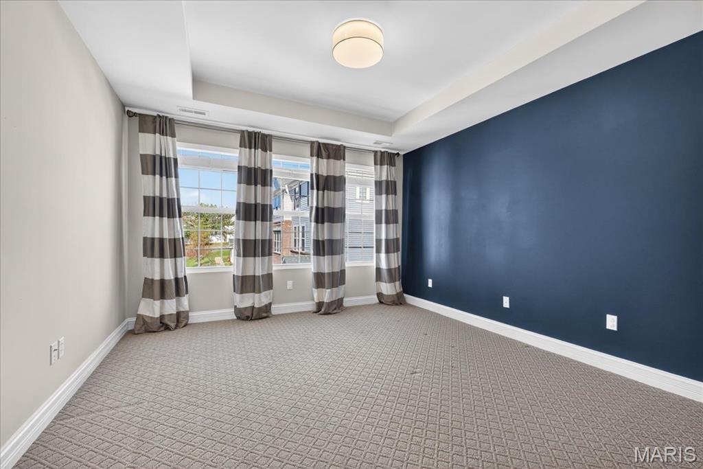 1087 E Linden Avenue