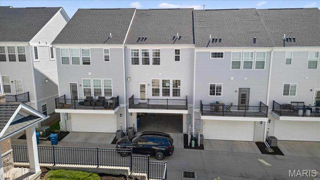 1087 E Linden Avenue