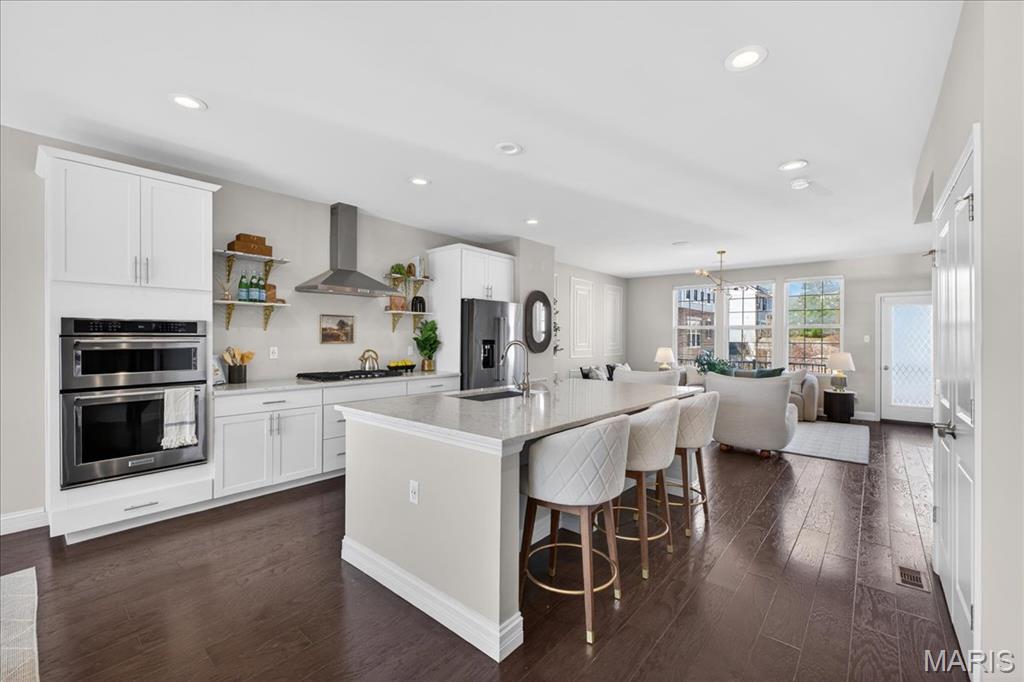 1087 E Linden Avenue