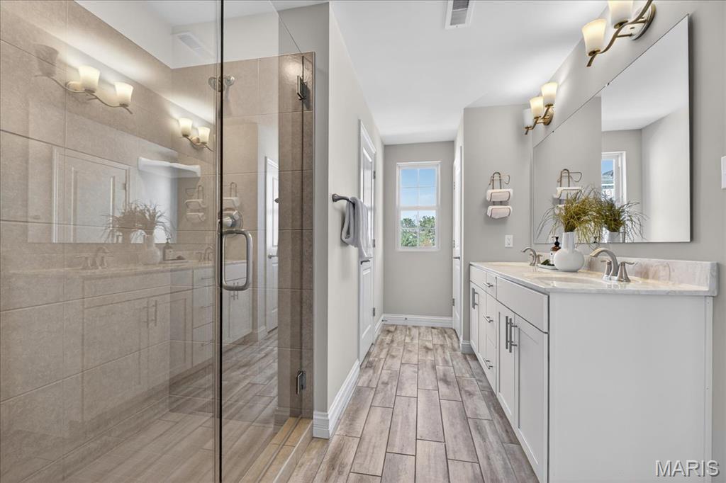 1087 E Linden Avenue