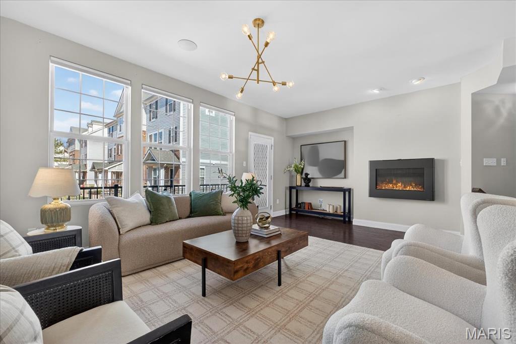 1087 E Linden Avenue