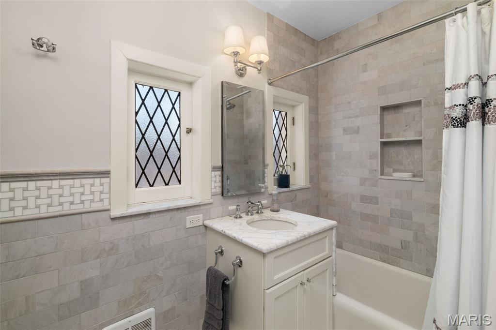 7330 Kingsbury Boulevard