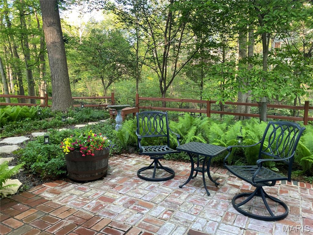 812 Paquerette Court