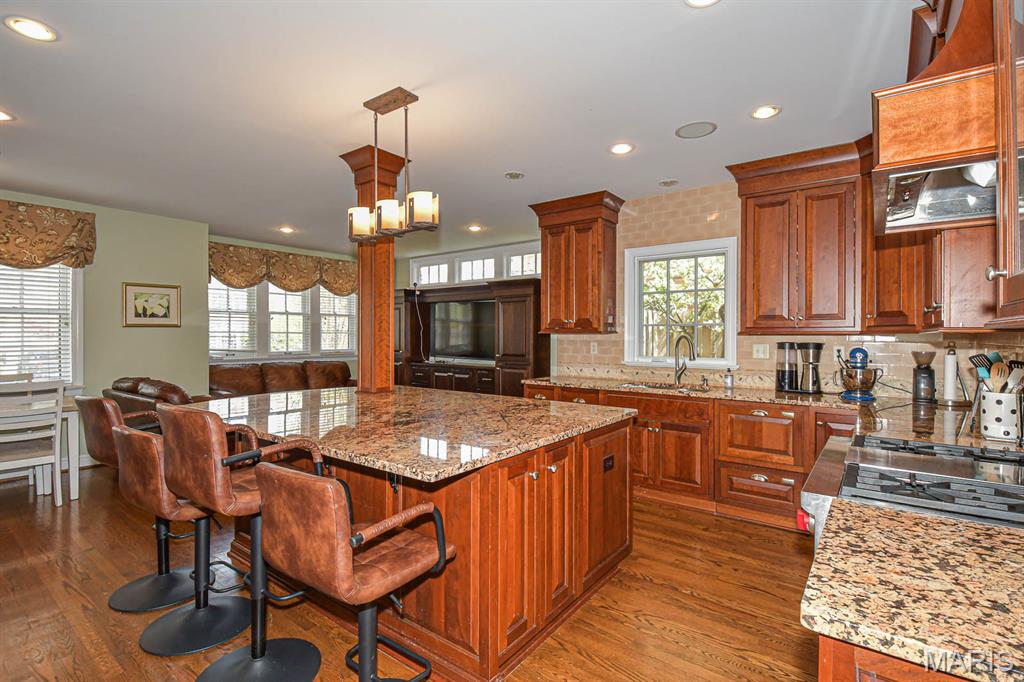 8010 Venetian Drive