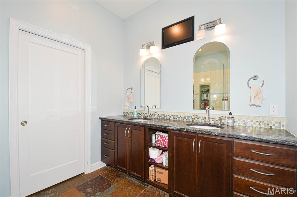 8010 Venetian Drive