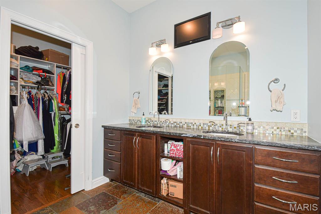 8010 Venetian Drive