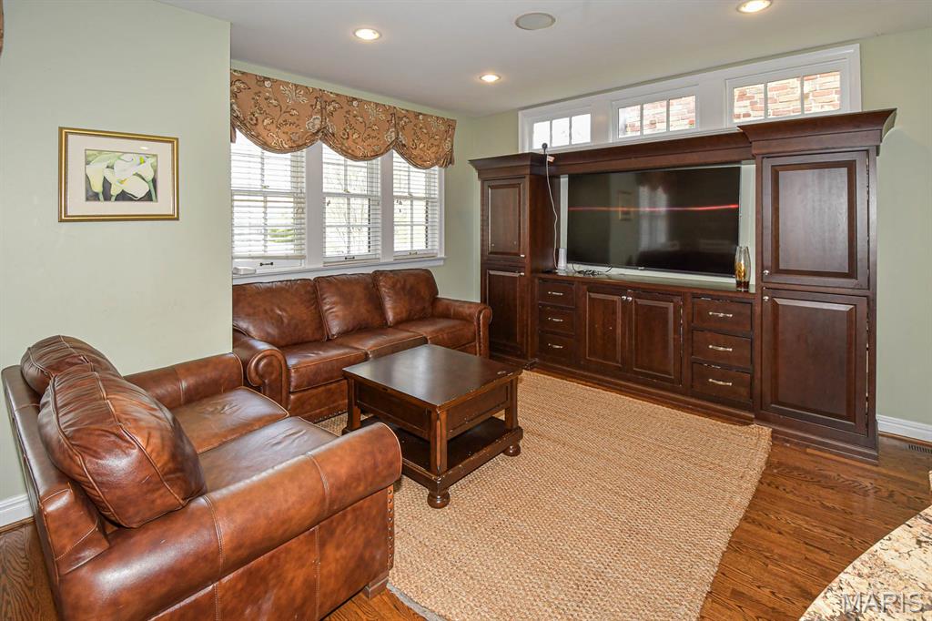 8010 Venetian Drive