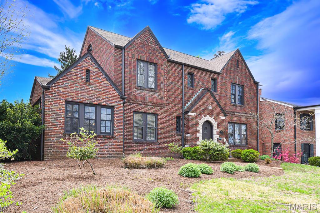 8010 Venetian Drive