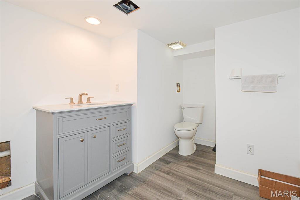 8010 Venetian Drive