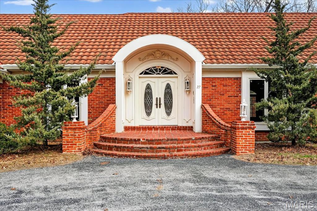 27 Meadowbrook Country Club Estate