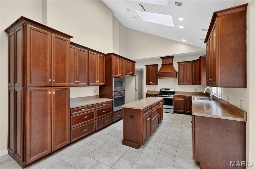 27 Meadowbrook Country Club Estate