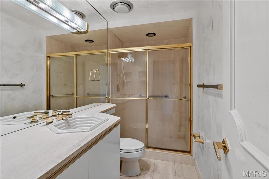 27 Meadowbrook Country Club Estate