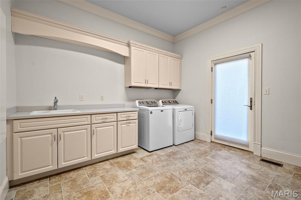 16 Outer Ladue Drive