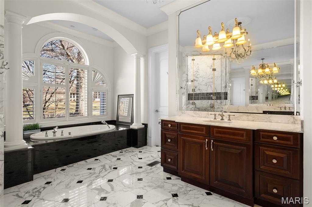 16 Outer Ladue Drive