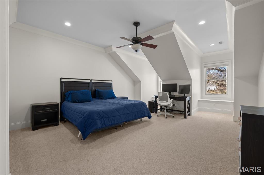 16 Outer Ladue Drive