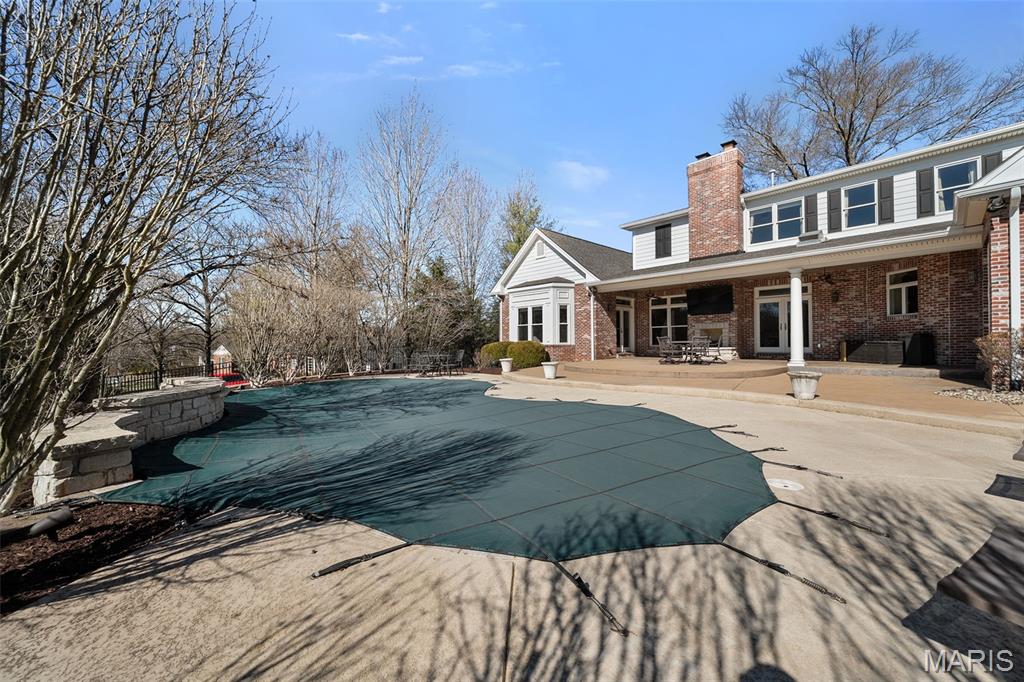 16 Outer Ladue Drive