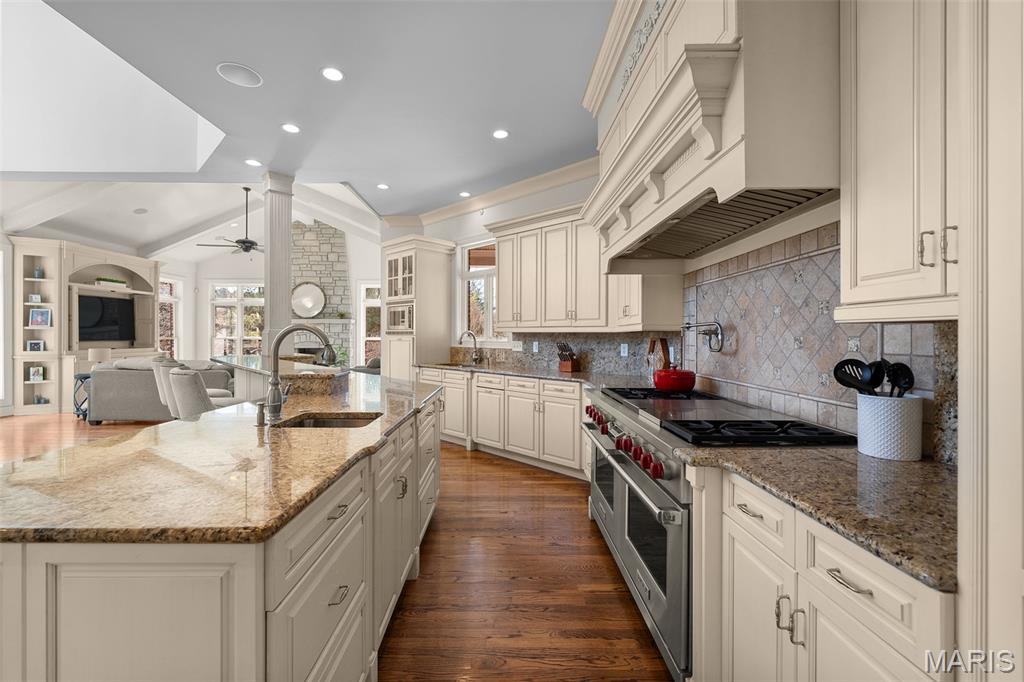 16 Outer Ladue Drive