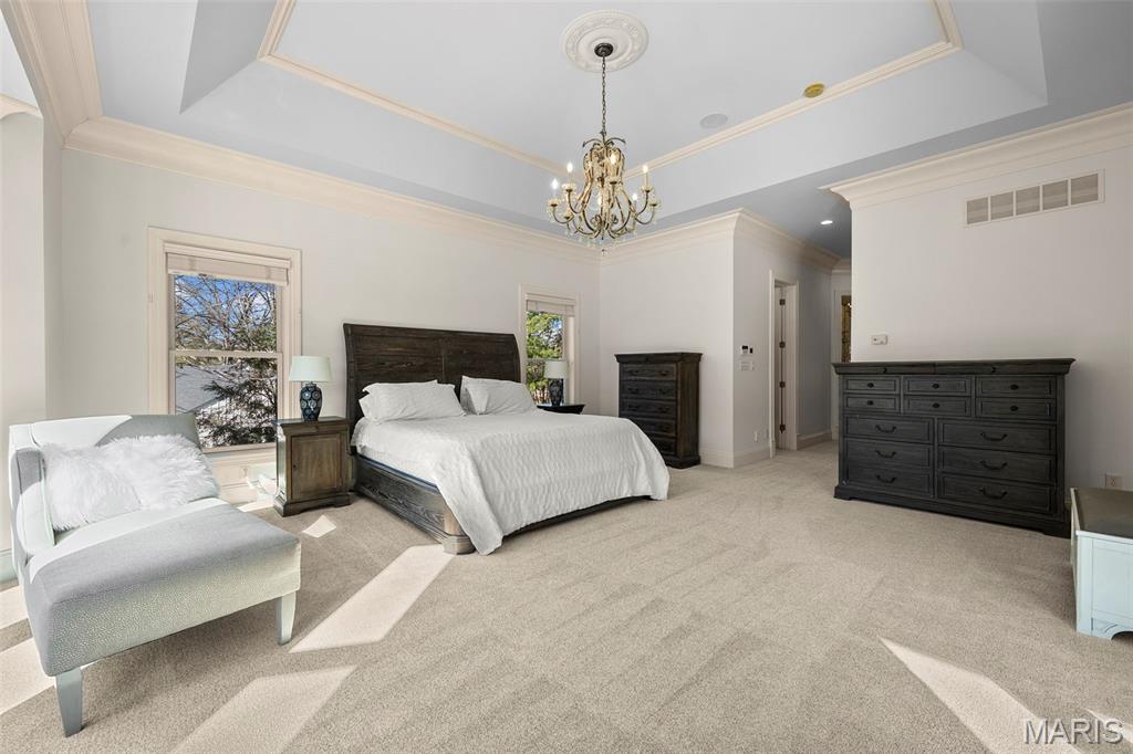 16 Outer Ladue Drive