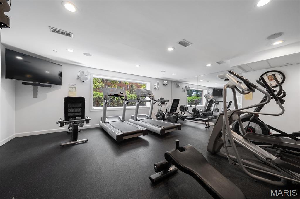 710 S Hanley Road Unit: 7B