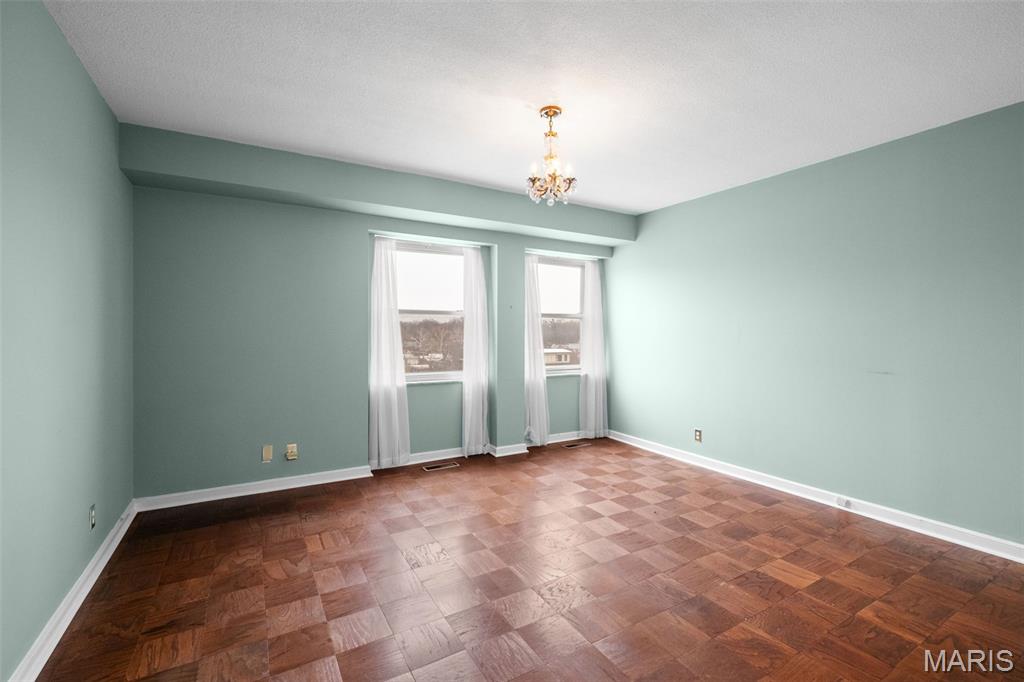 710 S Hanley Road Unit: 7B