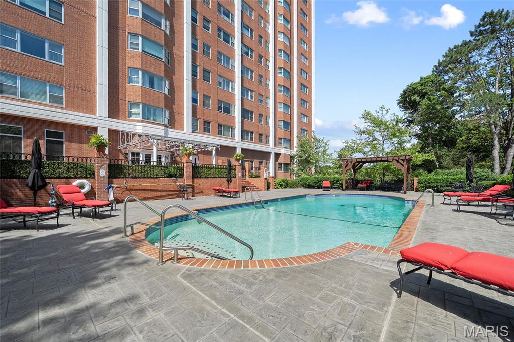 710 S Hanley Road Unit: 7B