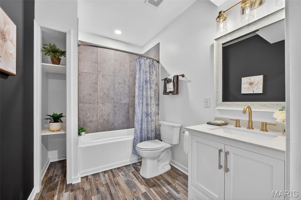 2225 Ameling Manor Drive