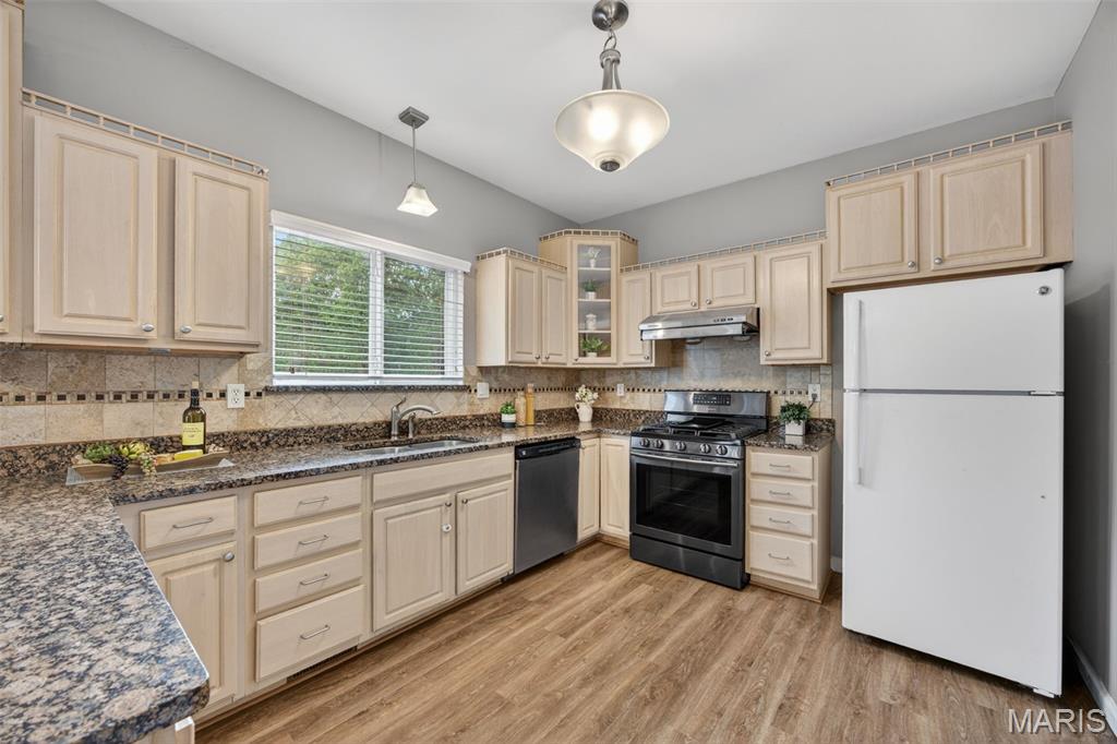 2225 Ameling Manor Drive