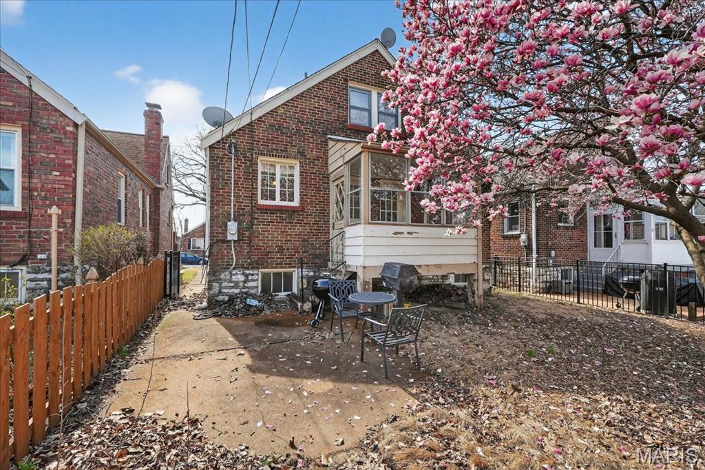 5241 Lindenwood Avenue