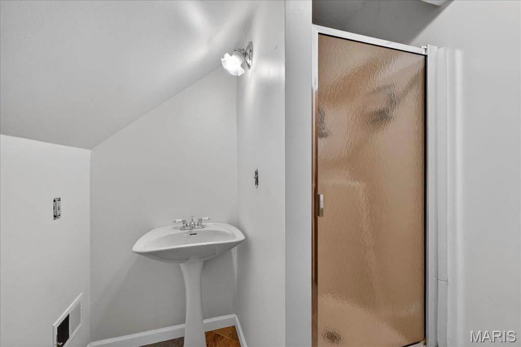 5241 Lindenwood Avenue