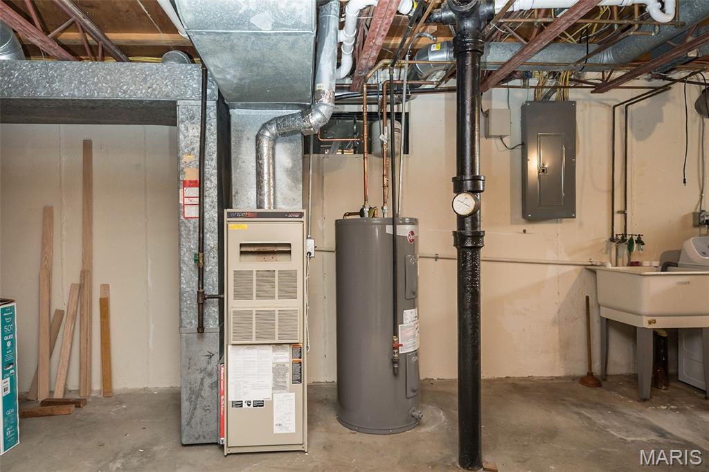 4107 Hummingbird Court