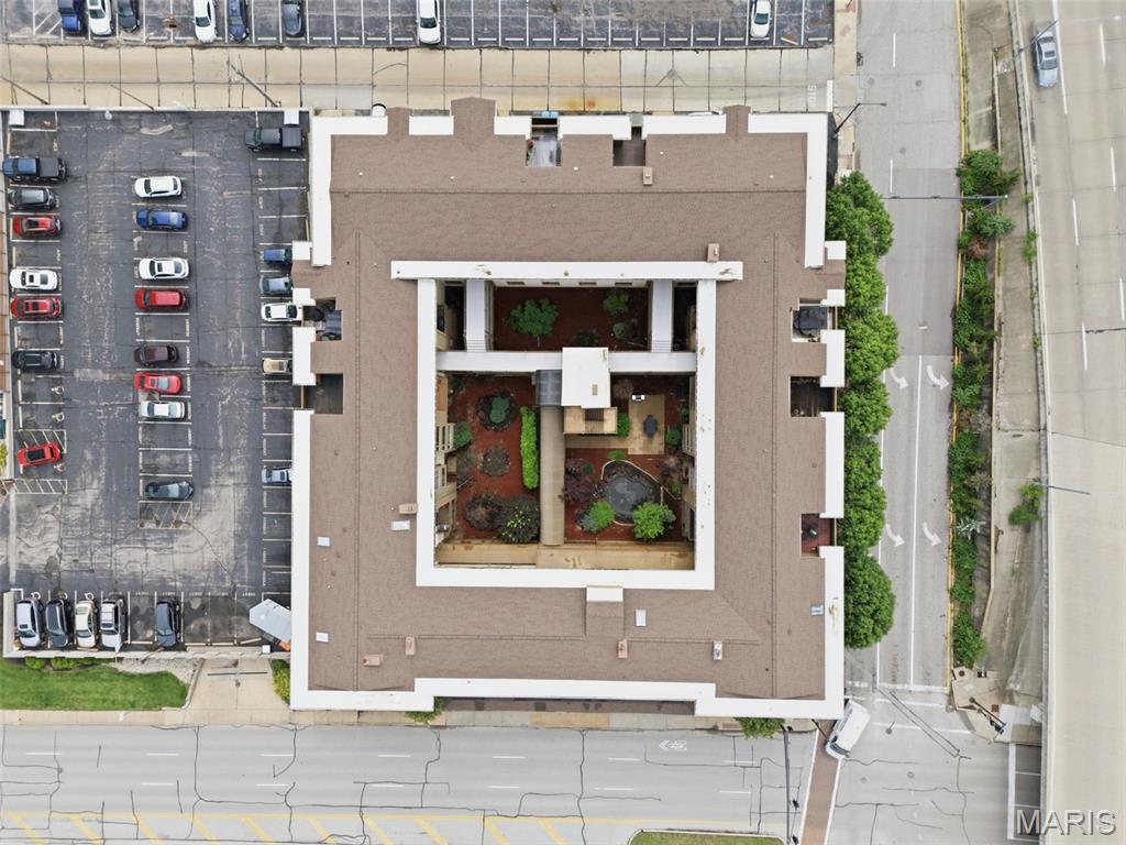 250 S Brentwood Boulevard Unit: 1F