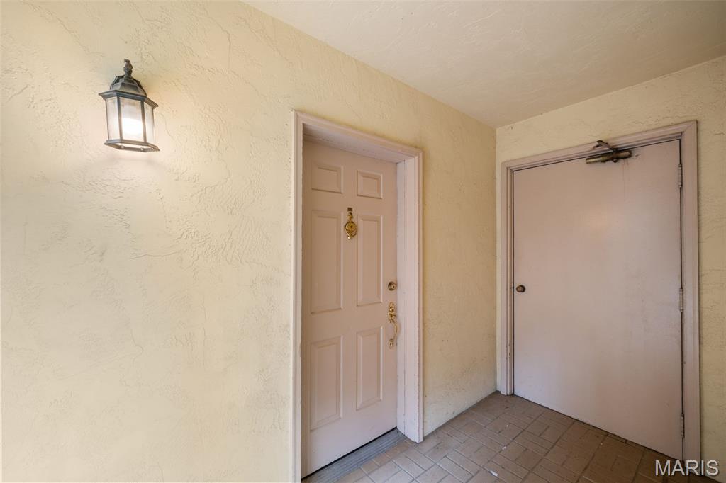 250 S Brentwood Boulevard Unit: 1F