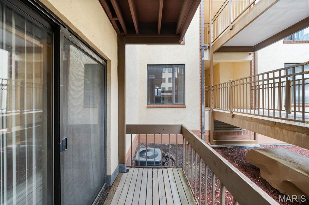 250 S Brentwood Boulevard Unit: 1F