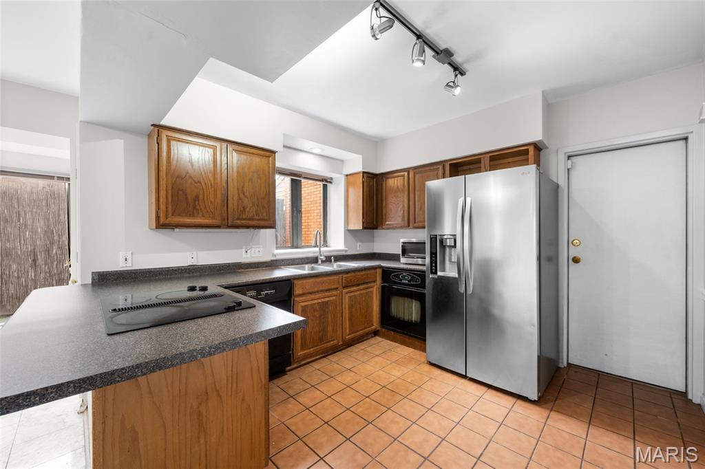 250 S Brentwood Boulevard Unit: 1F