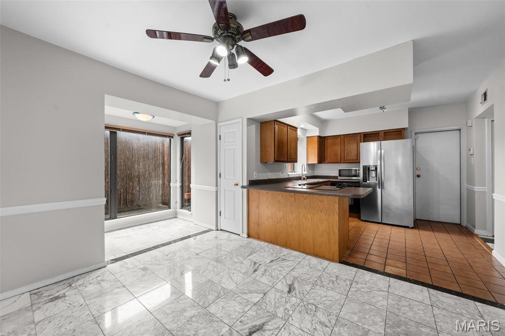 250 S Brentwood Boulevard Unit: 1F