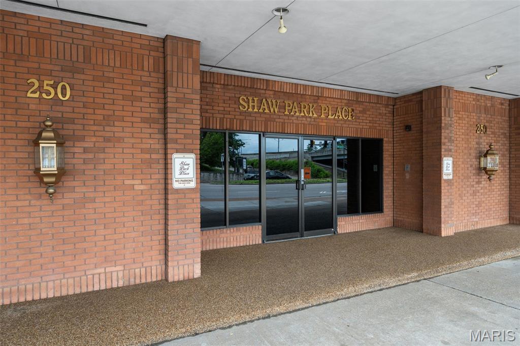 250 S Brentwood Boulevard Unit: 1F