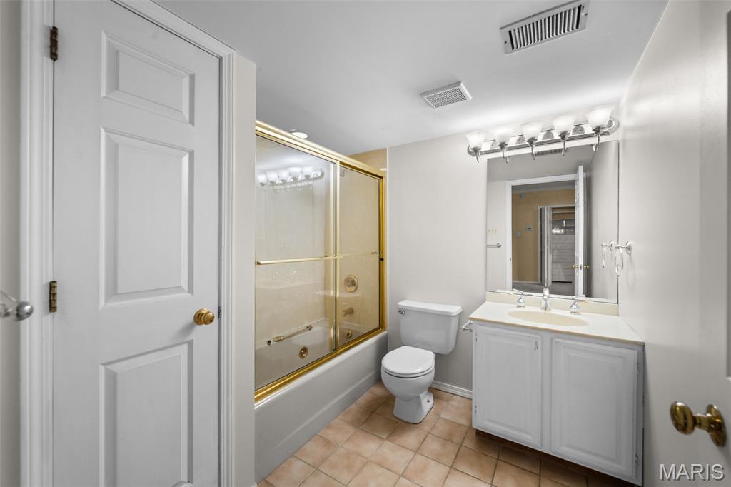 250 S Brentwood Boulevard Unit: 1F