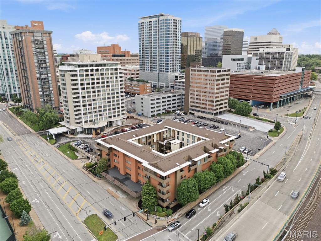 250 S Brentwood Boulevard Unit: 1F