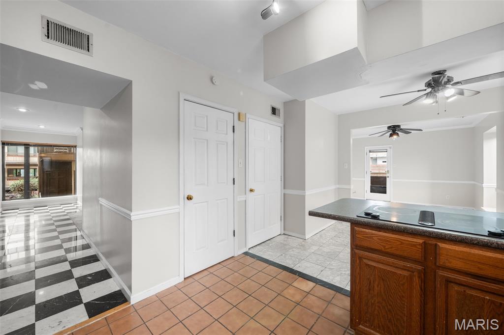 250 S Brentwood Boulevard Unit: 1F